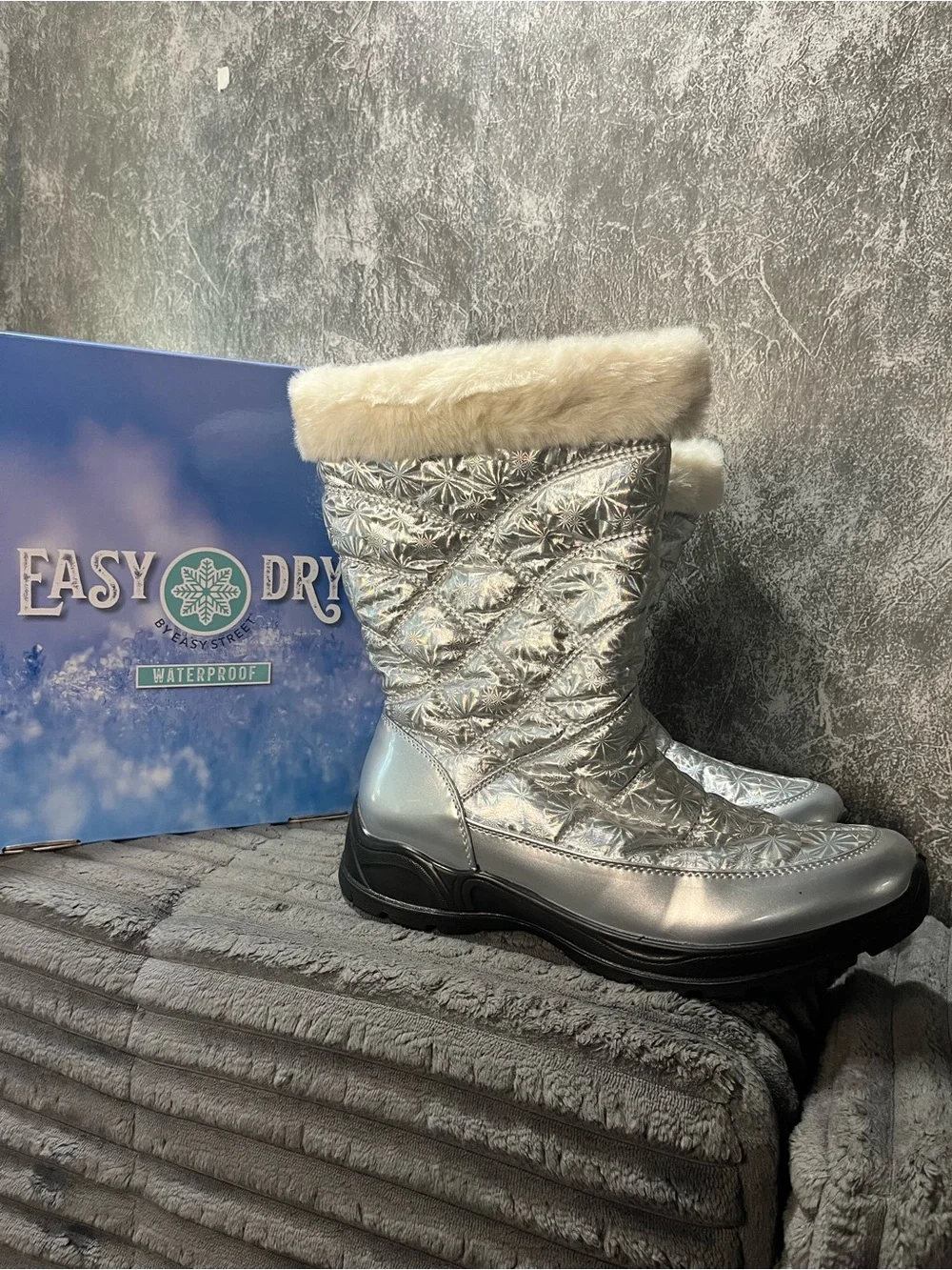 Easy Street Silver Quilted Faux-Fur Winter Boots for Women new 9